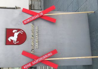 Die roten Xe sind mittlerweile im Landkreis bekannt und an zahlreichen Ecken zu sehen. Jetzt standen sie in Hannover. Foto: eb