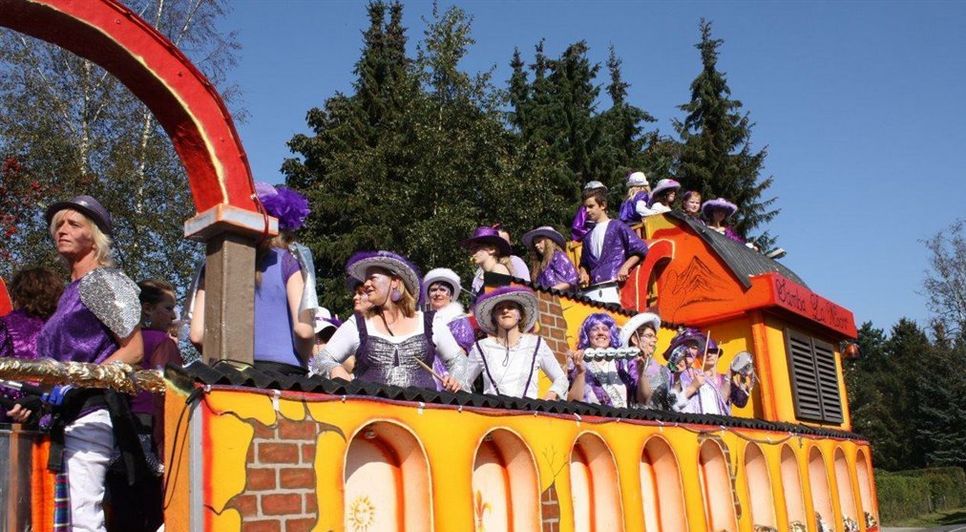 In Sachen Partytime macht man dem Erntefestkomitee aus Neu St. Jürgen nichts vor. Hier weiß man wie man eine Erntesause feiert.  Foto: eb