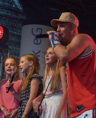 Pietro Lombardi und Ed Sheeran Double Nic heiztem dem Publikum mächtig ein.  Foto: eb