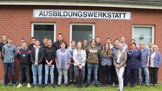 20 junge Menschen begannen zum neuen Lehrjahr im Materialwirtschaftszentrum Einsatz der Bundeswehr in Hesedorf ihre Ausbildungen zum Kfz-Mechatroniker, Fachbereich Pkw, und zum Lagerlogistiker.   Foto: ue