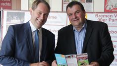 Stadtmarketing-Geschäftsführer Jens Themsen und Stadthallenmanager Matthias Renken stellten das Herbstprogramm 2019 vor.  Foto: jm