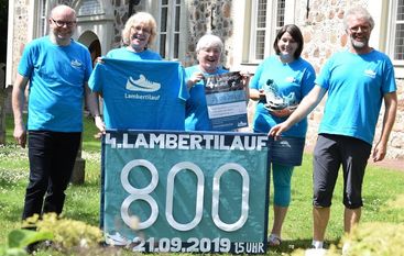 Sie freuen sich auf den Lambertilauf: Diakonin Edda Nolte (2.v.l.) sowie Johann Junge, Manuela Morgenstern, Annabell Wahlers und Johannes Heins (v.l.) vom Vorstands des Fördervereins. Foto: eb