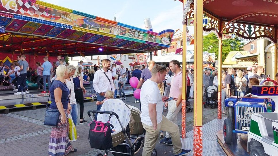 Der Herbstmarkt mit Straßenfest und verkaufsoffenen Sonntag begeistert jedes Jahr nicht nur die Beverstedter. Fotos: Archiv