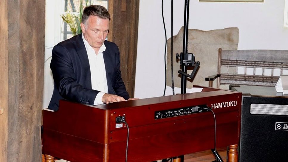 Für die eindrucksvolle musikalische Unterhaltung an dem Abend sorgte Rene Rooimans an der Hammond-Orgel.  Foto: aklü