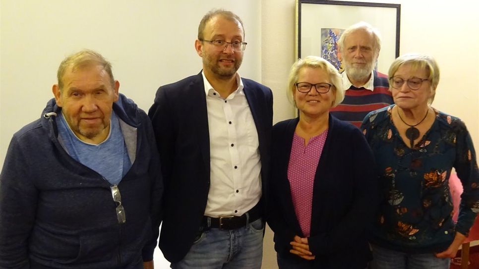 Der neue Vorstand mit Peter Meinke, Jochen Hake, Marion Arnhold, Rolf Hüchting und Birgit Schwennicke (v.l.). Foto: eb
