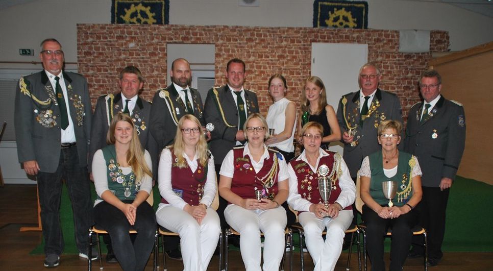 Die neuen Würdenträger und Tagesbesten der Börde-Süd-Vereinigung. Foto: uml