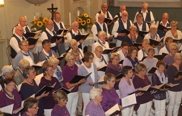 Der Ebersdorfer Frauenchor „con brio“ feierte mit dem befreundeten niederländischen Chor „Ulfts Gemengd Koor“ seinen 60. Geburtstag mit einem zutiefst berührenden Konzert. Foto: im