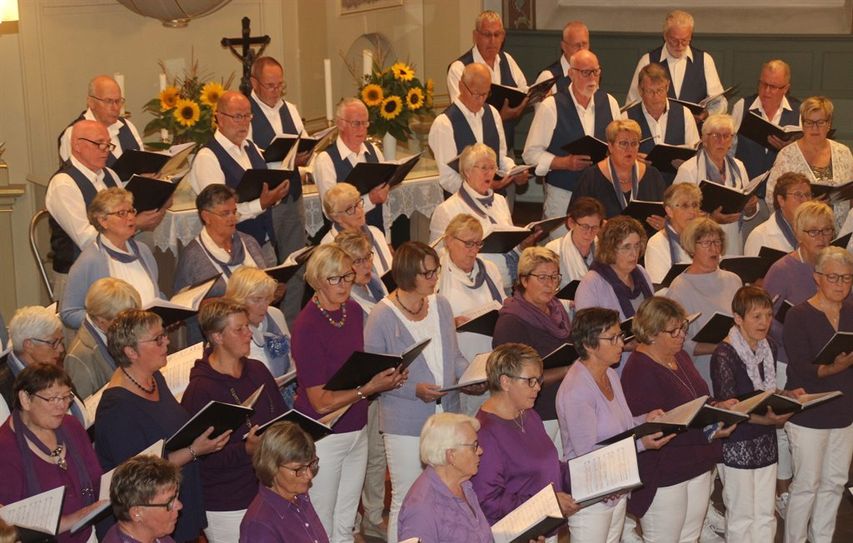 Der Ebersdorfer Frauenchor „con brio“ feierte mit dem befreundeten niederländischen Chor „Ulfts Gemengd Koor“ seinen 60. Geburtstag mit einem zutiefst berührenden Konzert. Foto: im