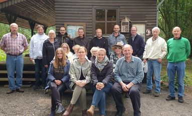 22 Teilnehmerinnen und Teilnehmer haben den Imkerkurs beim Imkerverein Gnarrenburg und Umgebung erfolgreich abgeschlossen. Foto: eb