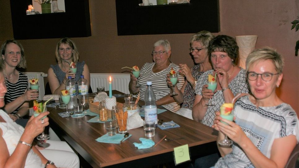 Sichtlich gute Stimmung herrschte bei der Cocktailparty des Landfrauenvereins Börde Lamstedt.  Foto: sla