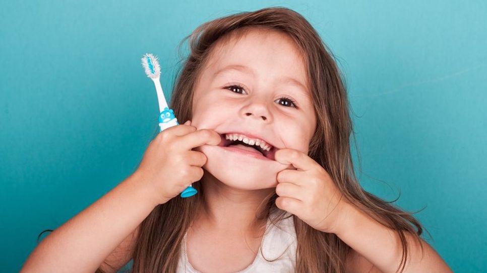 Zahngesundheit beginnt ganz früh - Bereits von Anfang an sollte auf eine gute Ernährung und die entsprechende Zahnpflege geachtet werden.  Foto: AdobeStock/Stanislaw Mikulski
