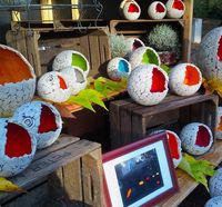 Auf dem Kunsthandwerkermarkt gibt es wieder viel Kreatives zu entdecken gibt. Fotos: eb