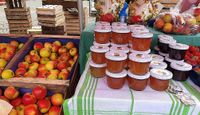 Auf dem Kunsthandwerkermarkt gibt es wieder viel Kreatives zu entdecken gibt. Fotos: eb