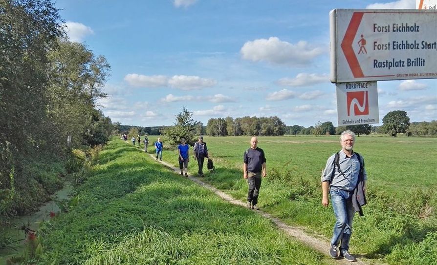 Pilgern auf dem Nordpfad Eichholz und Franzhorn.  Foto: Thomas Steinke