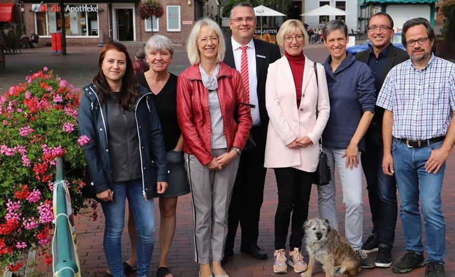 Foto v. li. n. re.: Melissa Thoms (Bruns Vermessung), Sabine Gartmann (die schatulle), Christa Wöhler (Haus Am Barkhof), Carsten Brinkmann (Sparkasse Rotenburg Osterholz), Ursel Hofstee (DKV /Ergo), Julia Mangels (Fotoscheune), Frank Wiesner (Stadtverwaltung), Frieder Lüße (Stadtverwaltung). 
 Foto: Sonja K. Sancken