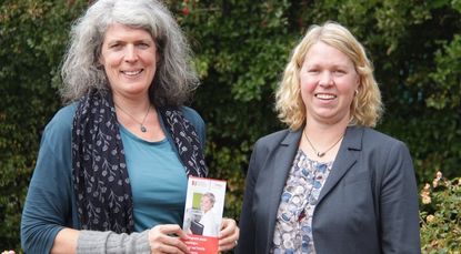 Tanja Heidt und Andrea Krückemeier werben weiterhin für „Perspektive Wiedereinstieg“, wo der Einstieg jederzeit möglich ist.  Foto: jm