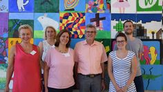 (V. li.) Herr Patrick Ortmayr, Jugendamt (allgemeiner Sozialdienst), Frau Paula Unger, Jugendamt (duales Studium Soziale Arbeit), Herrn Professor Dr. Klaus Wolf, Referent von der Universität Siegen, Frau Claudia Schrage, Jugendamt (Pflegekinderdienst/Adoptionsvermittlungsstelle), Frau Silvia Kluge, Jugendamt  (Jugendgerichtshilfe), Frau Kück, Jugendamt (Leitung Pflegekinderdienst/Adoptionsvermittlungsstelle).  Foto: eb