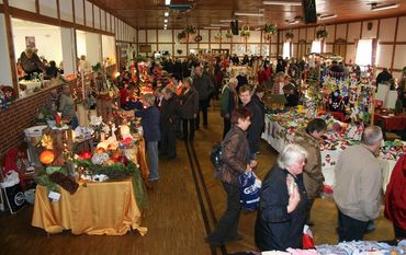 Wie in den Vorjahren darf auch beim 36. Hobbykünstlermarkt wieder nach Herzenslust gestöbert werden. Foto: eb