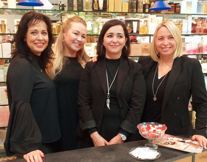 Das Team der neuen HC Parfürmerie in Osterholz-Scharmbeck freut sich auf duftende Momente mit den Gästen.  Fotos: eb