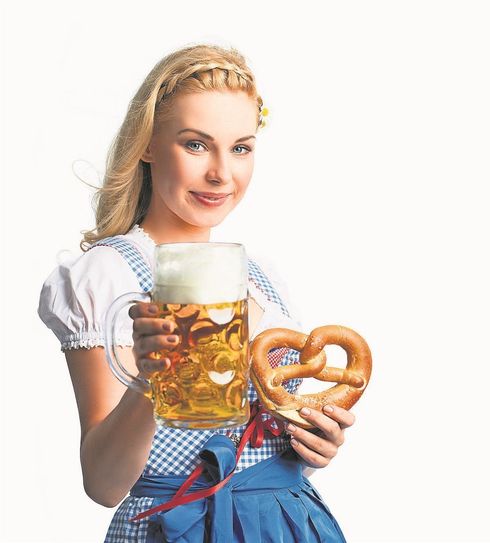 Oktoberfestbier und bayerische Spezialitäten werden den Gästen auf dem Oktoberfest n Elm angeboten. 
 Foto: fotogestoeber/fotolia.de