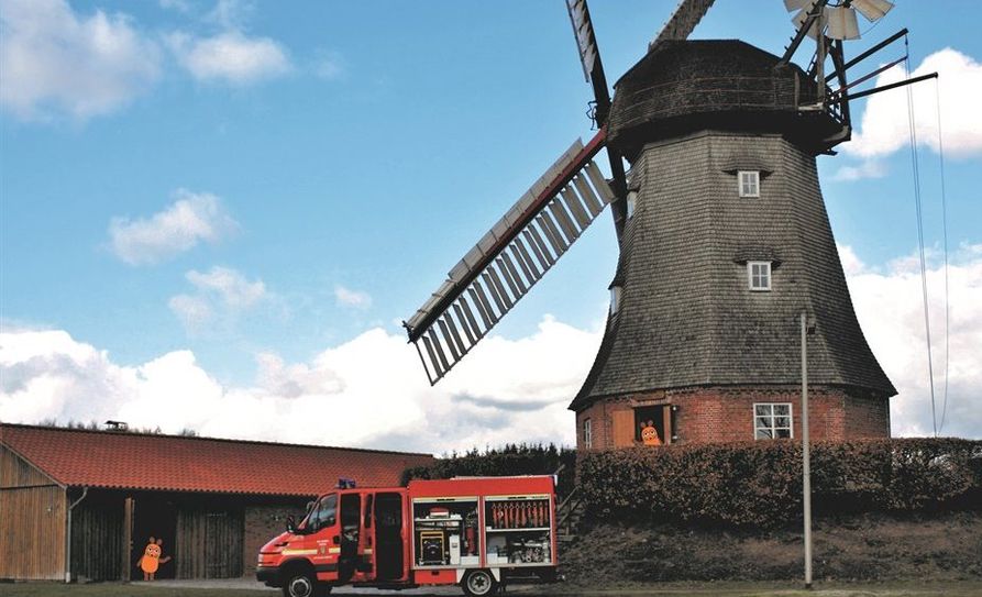Die Maus freut sich - Am Türöffnertag ist die Lübberstedter Mühle geöffnet und bietet ein schönes Kinderprogramm. Foto: eb