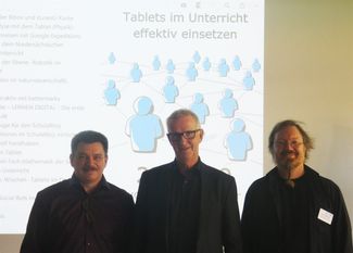 Martin Janik, Lehrer an der BBS und Berater für die NLQ, Schulleiter Wilhelm Windmann und Medienberater Karsten Machinek sind gespannt auf den 23. Oktober. Foto: pvio