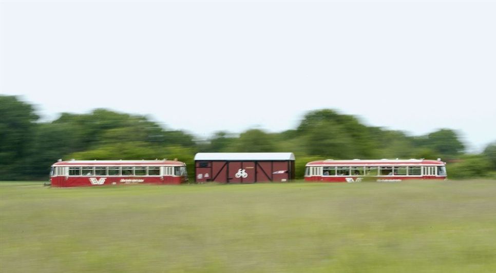 Auf knapp 99 km Schienen bringt der über 100 Jahre alte Moorexpress seine Gäste zu den schönsten Ausflugszielen in der Region und startet von der Hansestadt Bremen aus auf einer der reizvollsten Bahnstrecken Norddeutschlands in Richtung Stade.  Foto: eb