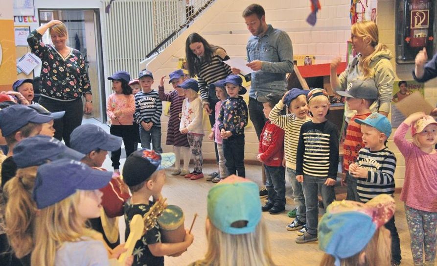 Eincremen und Mütze aufsetzen - die Kinder in Wallhöfen wissen über Sonnenschutz Bescheid. 
 Foto: jm