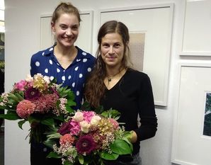 Historikerin Anne Krüger hielt für die Stadtmalerin Melanie Siegel die Laudatio fauf ihrer Abschlussveranstaltung im Alten Rathaus. Foto: fr