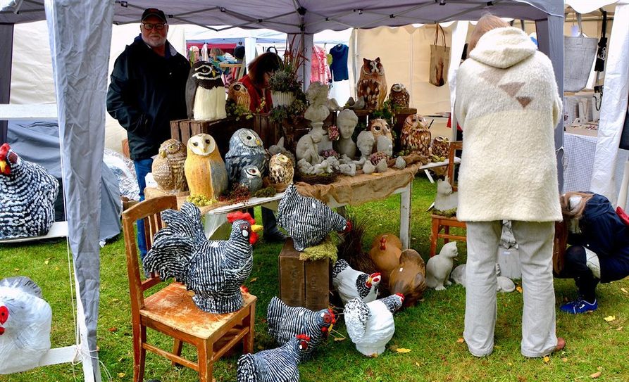 Viel zu entdecken gab es auf dem sechsten Kunsthandwerkermarkt in Hesedorf. Foto: Ralf G. Poppe