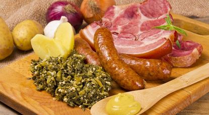 Grünkohl enthält viele Vitamine und Mineralstoffe. Er ist eine herausragende Vitamin-A-, Vitamin-K-, Vitamin-C-, Calcium- und Eisenquelle. Foto: Fotolia/Archiv