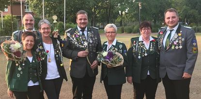 So freuen sich Sieger: Marianne Möller (v.l.), Markus Ehlers, Maren Petersen, Andreas Thiel, Ingrid Kaul, Gitta Meyer und Simon Brandt. Foto: sla