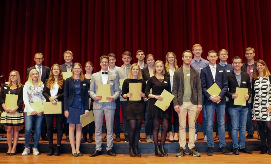 Die Ausbildungsbesten wurden nun im Stadeum von der IHK geehrt. Foto: eb