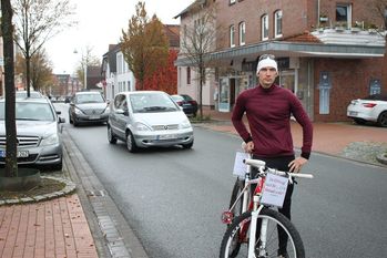 Die Straße innerorts gehört Auto wie Rad Fahrenden gleichermaßen. Foto: pvio