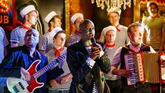 Der beliebte Moderator Yared Dibaba beweist am 2. November, dass er nicht nur plattsnacken, sondern auch sehr gut singen kann. Foto: Lars Berg