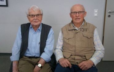 Johann Pape (links) und Johann Dücker sind in der Gedenkstätte Lager Sandbostel zu Gast. Foto: Gedenkstätte Lager Sandbostel