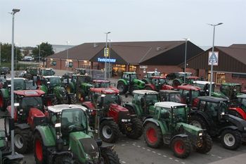 Die Landwirte haben die Nase voll davon, als Umweltverschmutzer und Tierquäler dargestellt zu werden und protestierten mit ihrem Trecker-Konvoi auch gegen die Bundespolitik von Agrarministerin Julia Glöckner.