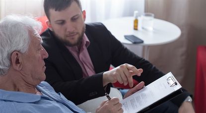 Wichtig bei der vorweggenommenen Erbfolge ist die rechtliche Beratung.
Foto: adobestock/Photographee.eu