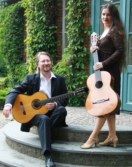 Die beiden Musiker zeigen, wie gut sich Stücke, die im Original für Klavier, Orchester oder Laute geschrieben sind, auf die Gitarre übertragen lassen. Foto: eb