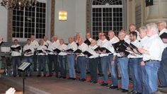 Musikalische Vielfalt: Neben bekannten Stücken der vergangenen zehn Jahre präsentierte die „Harmonie“ auch neue Lieder zum Konzert-Motto „Männer-Träume“.  Foto: Jochen Hake