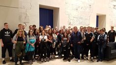 Mit viel Neugier im Gepäck haben die Schülerinnen und Schüler der Waldschule Schwanewede Andreas Mattfeldt (vorn) in Berlin ihre Fragen gestellt. Foto: eb