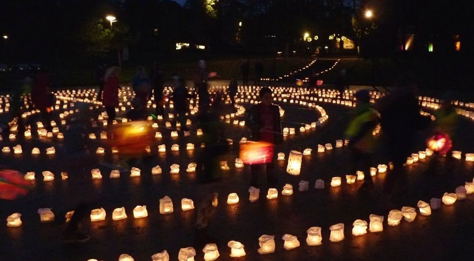 Mit einem stimmungsvollen und strahlenden Labyrinth beginnt in Worpswede die kalte Jahreszeit.  Foto: eb