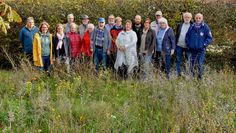 Blumenwiese statt Parkplatz. Das fordern diese Anwohner von der Stadt. Foto: Ralf G. Poppe