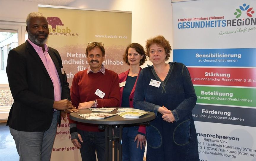 Von links: Kass Kasadi (GF baobab – zusammensein e.V.), Dr. Helmut Jäger (Referent), Marie Charbonnier (Ko Stelle Migration und Teilhabe, LK ROW), Hannah Wettig (Wadi e.V.)  Foto: eb
