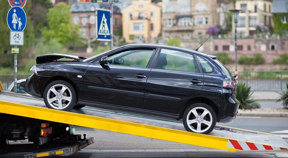 Stets mit einem guten Gefühl ins Auto und auf die Straße: Eine individuelle Versicherung kann im Schadensfall schützen. Ein Vergleich lohnt sich!  Foto: Fotolia/Archiv