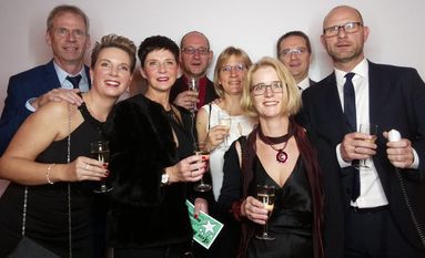 Auch der diesjährige Novemberball war wieder ein Erfolg. Die Gäste hatten Spaß und waren bis in die Morgenstunden ausgelassen am Feiern. Besonders beliebt: eine Fotobox für die Gäste. Foto: eb