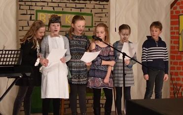 Die Kinder proben schon fleißig damit am 8. Dezember bei der Aufführung alles klappt. Foto: eb