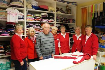 Seit zehn Jahren betreiben ehrenamtliche Kräfte im Worphausener DRK-Haus eine Kleiderkammer. Foto: lse