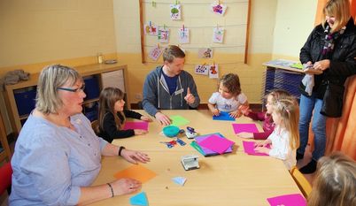 Die Kinderaktivitäten orientierten sich an den Spielen, wie sie vor 70 Jahren üblich waren.  Foto: lse