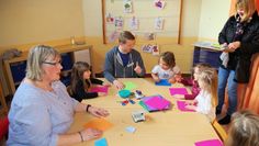 Die Kinderaktivitäten orientierten sich an den Spielen, wie sie vor 70 Jahren üblich waren.  Foto: lse